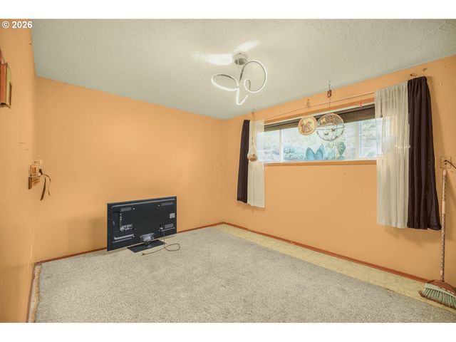 16700 Se BEL AIR Dr, Damascus, OR 97089
