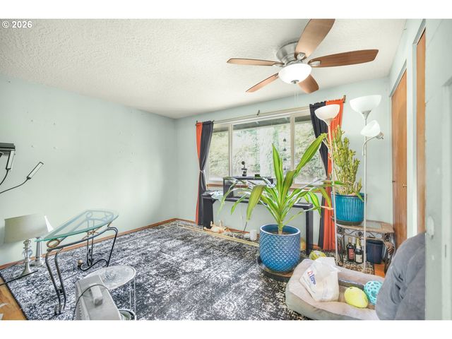 16700 Se BEL AIR Dr, Damascus, OR 97089