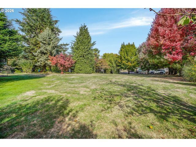 16700 Se BEL AIR Dr, Damascus, OR 97089