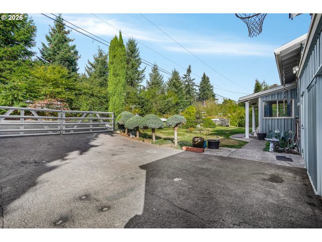 16700 Se BEL AIR Dr, Damascus, OR 97089