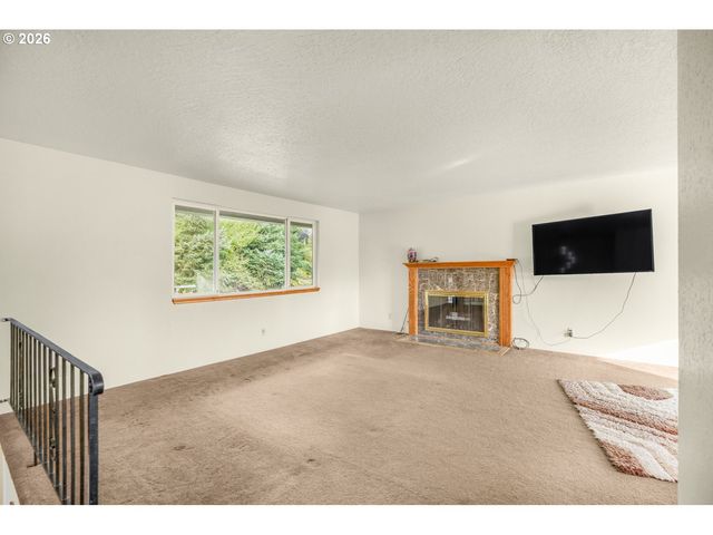 16700 Se BEL AIR Dr, Damascus, OR 97089