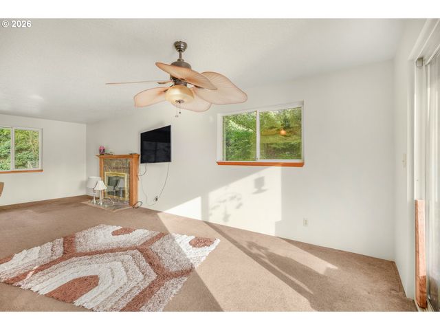 16700 Se BEL AIR Dr, Damascus, OR 97089