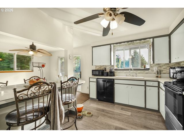 16700 Se BEL AIR Dr, Damascus, OR 97089