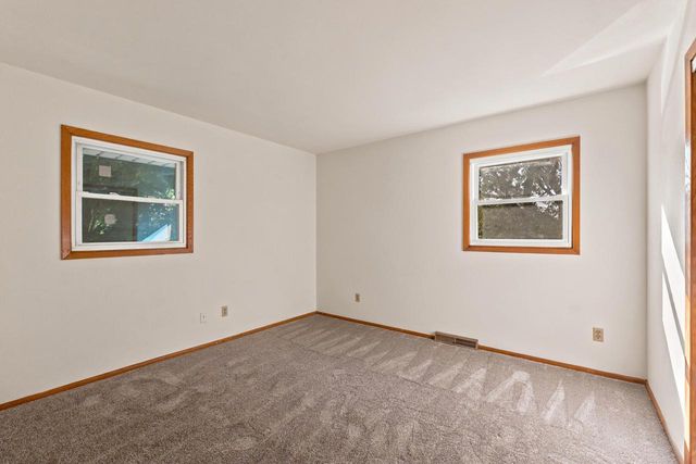 983 Chesterton COURT, Oconomowoc, WI 53066