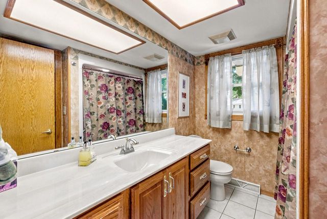 983 Chesterton COURT, Oconomowoc, WI 53066