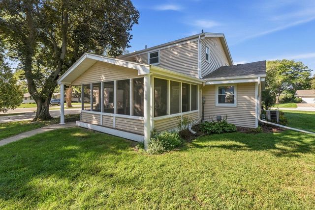 983 Chesterton COURT, Oconomowoc, WI 53066