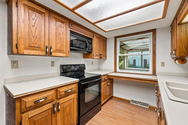 983 Chesterton COURT, Oconomowoc, WI 53066