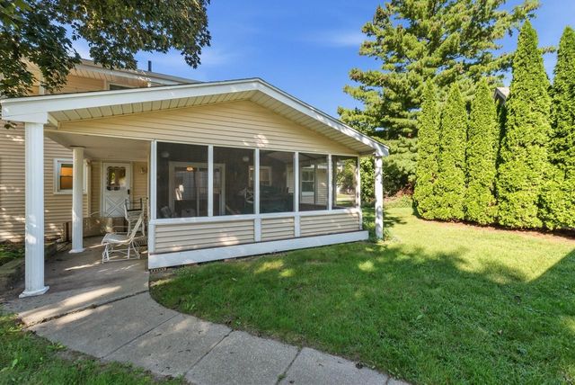 983 Chesterton COURT, Oconomowoc, WI 53066