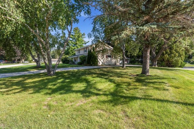 983 Chesterton COURT, Oconomowoc, WI 53066