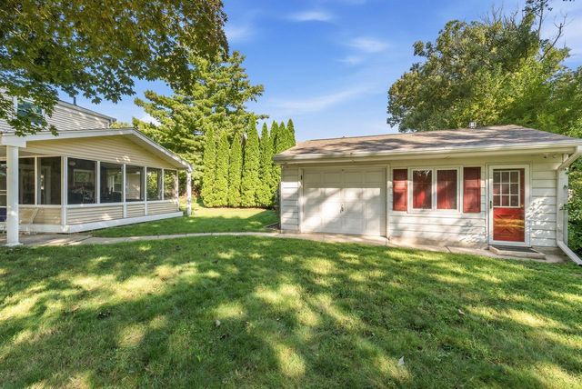 983 Chesterton COURT, Oconomowoc, WI 53066