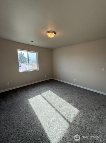 921 W Ted Yao Way, Moses Lake, WA 98837