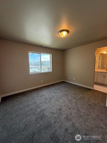 921 W Ted Yao Way, Moses Lake, WA 98837