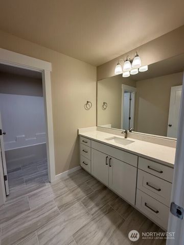 921 W Ted Yao Way, Moses Lake, WA 98837