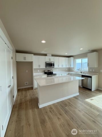 921 W Ted Yao Way, Moses Lake, WA 98837