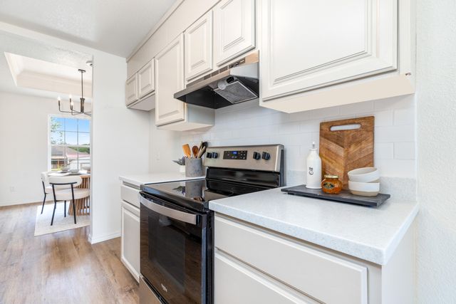 403 E 10th Street, Grove, OK 74344