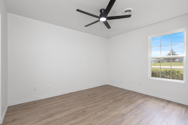 403 E 10th Street, Grove, OK 74344