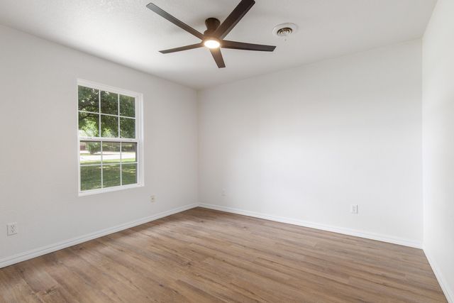 403 E 10th Street, Grove, OK 74344