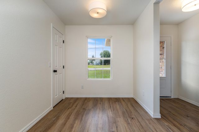 403 E 10th Street, Grove, OK 74344