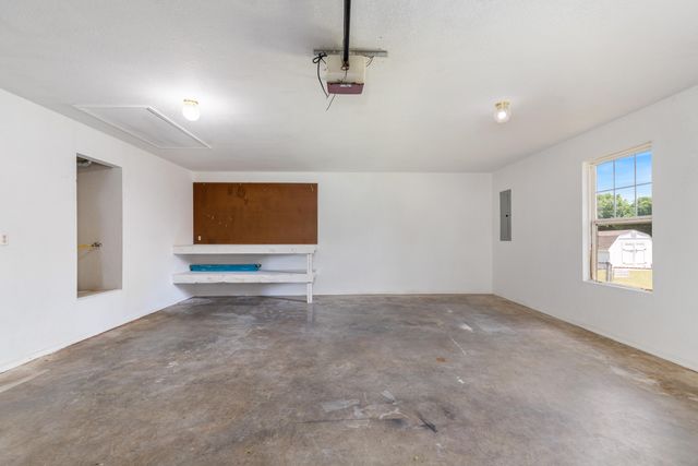 403 E 10th Street, Grove, OK 74344
