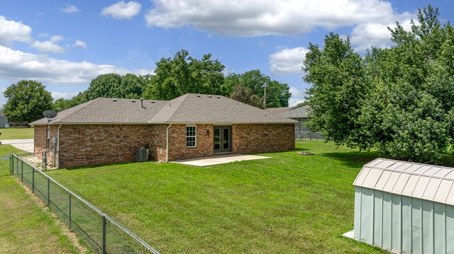 403 E 10th Street, Grove, OK 74344