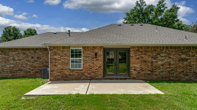 403 E 10th Street, Grove, OK 74344