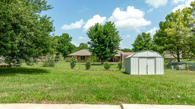 403 E 10th Street, Grove, OK 74344