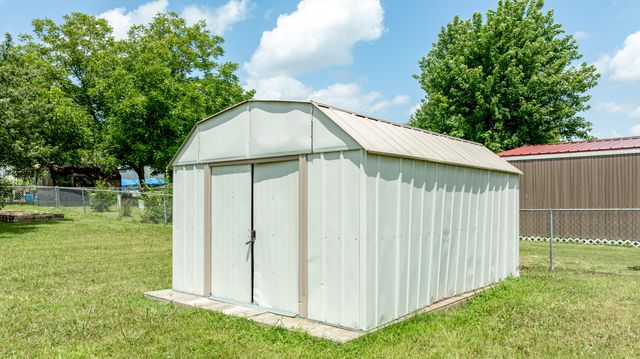 403 E 10th Street, Grove, OK 74344