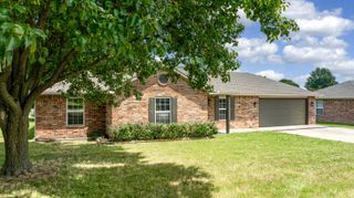 403 E 10th Street, Grove, OK 74344