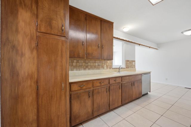 2215 E Stafford St, Wichita, KS 67211