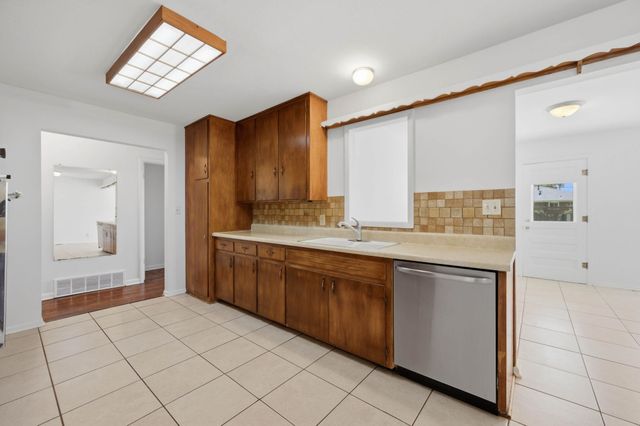 2215 E Stafford St, Wichita, KS 67211