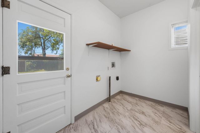 2215 E Stafford St, Wichita, KS 67211