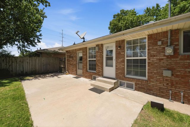 2215 E Stafford St, Wichita, KS 67211