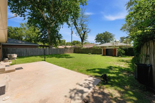 2215 E Stafford St, Wichita, KS 67211