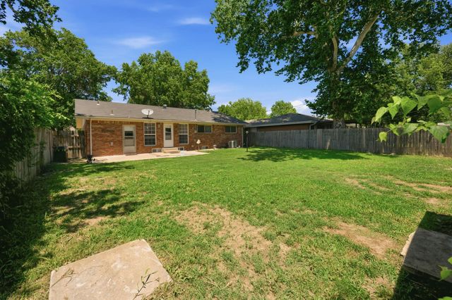 2215 E Stafford St, Wichita, KS 67211