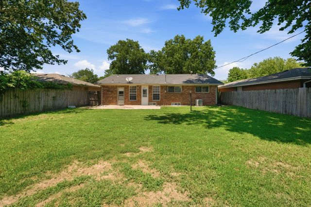2215 E Stafford St, Wichita, KS 67211