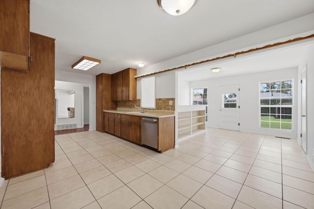 2215 E Stafford St, Wichita, KS 67211