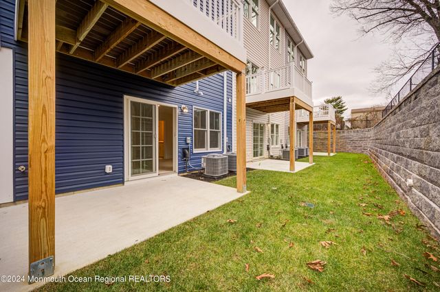 8 Raritan Cove, Keyport, NJ 07735