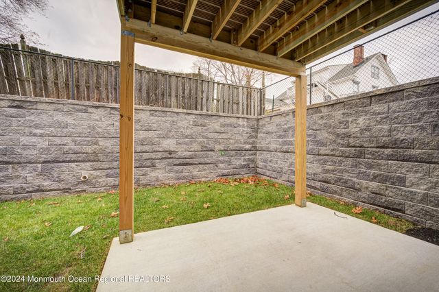 8 Raritan Cove, Keyport, NJ 07735