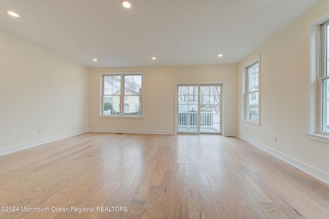 8 Raritan Cove, Keyport, NJ 07735