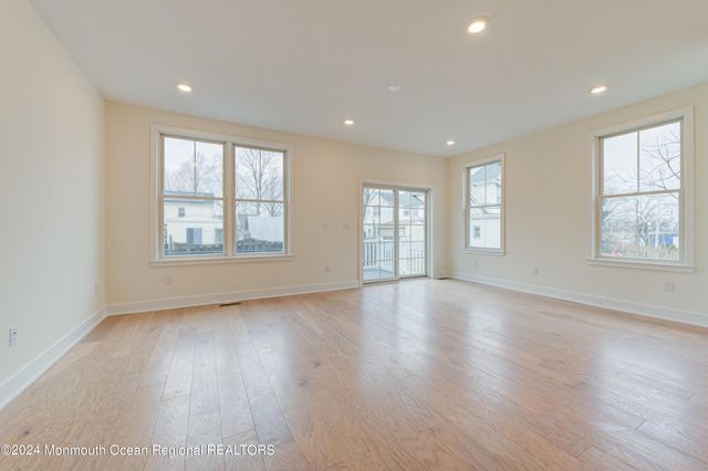 8 Raritan Cove, Keyport, NJ 07735