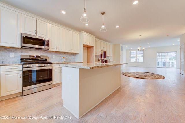 8 Raritan Cove, Keyport, NJ 07735