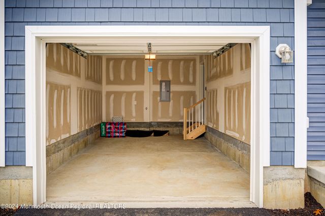 8 Raritan Cove, Keyport, NJ 07735