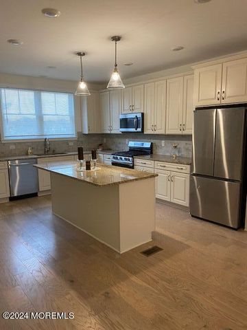 8 Raritan Cove, Keyport, NJ 07735