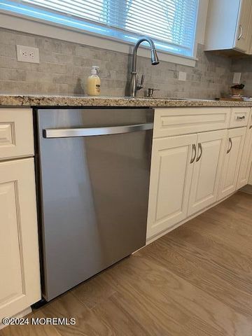 8 Raritan Cove, Keyport, NJ 07735