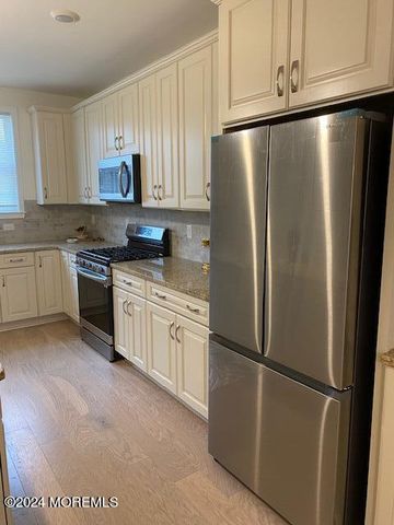 8 Raritan Cove, Keyport, NJ 07735