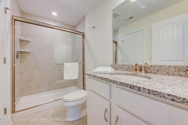 8 Raritan Cove, Keyport, NJ 07735