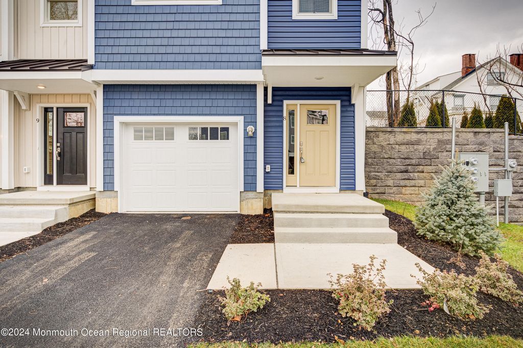 8 Raritan Cove, Keyport, NJ 07735