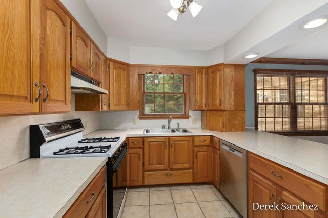 4674 Fennessy Street Sw, City Of Walker, MI 49534