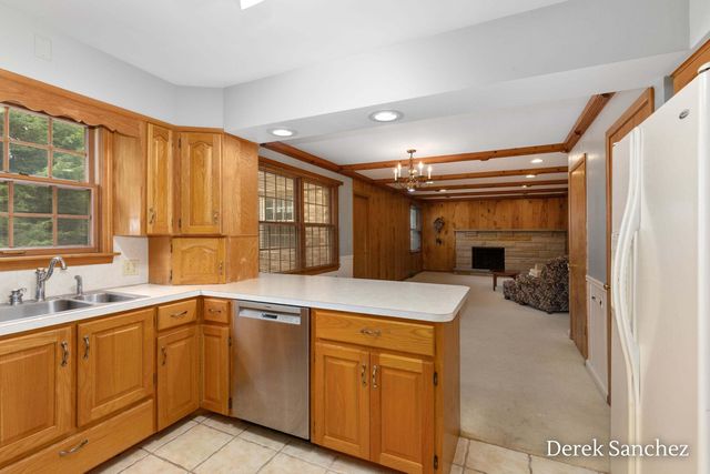 4674 Fennessy Street Sw, City Of Walker, MI 49534
