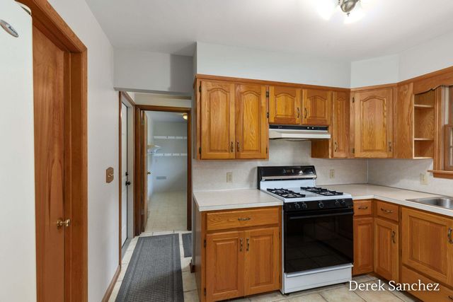 4674 Fennessy Street Sw, City Of Walker, MI 49534